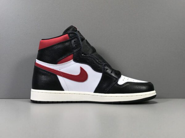 JORDAN 1 RETRO HIGH BLACK GYM RED - Imagen 2