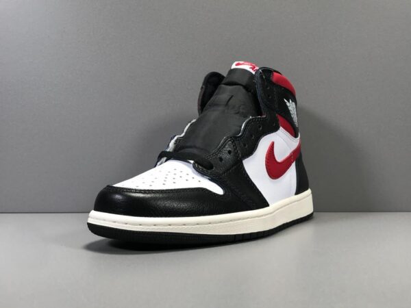 JORDAN 1 RETRO HIGH BLACK GYM RED - Imagen 3