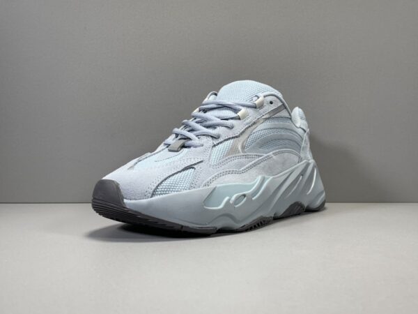 ADIDAS YEEZY BOOST 700 V2 HOSPITAL BLUE - Imagen 9