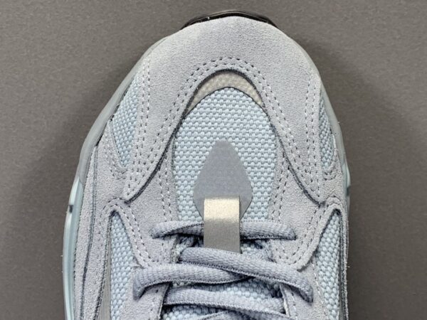 ADIDAS YEEZY BOOST 700 V2 HOSPITAL BLUE - Imagen 7