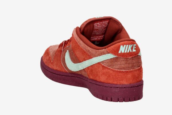 NIKE SB DUNK LOW PRO PREMIUM ZAPATILLA (MYSTIC RED EMERALD RISE) - Imagen 5