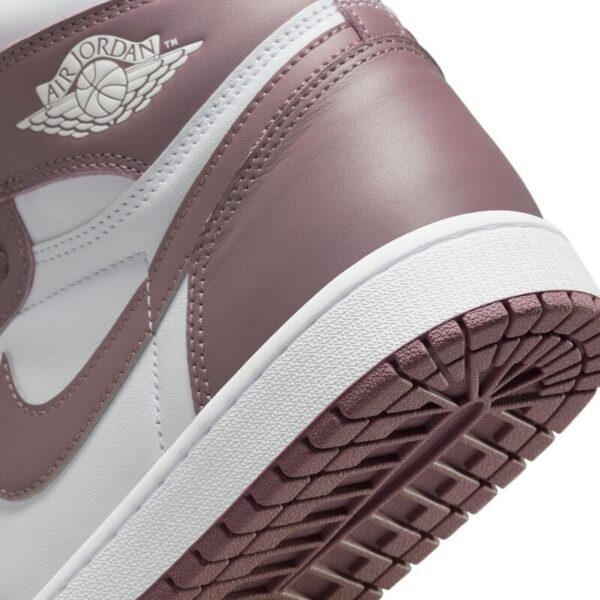 NIKE AIR JORDAN 1 RETRO HIGH OG "MAUVE" - Imagen 8